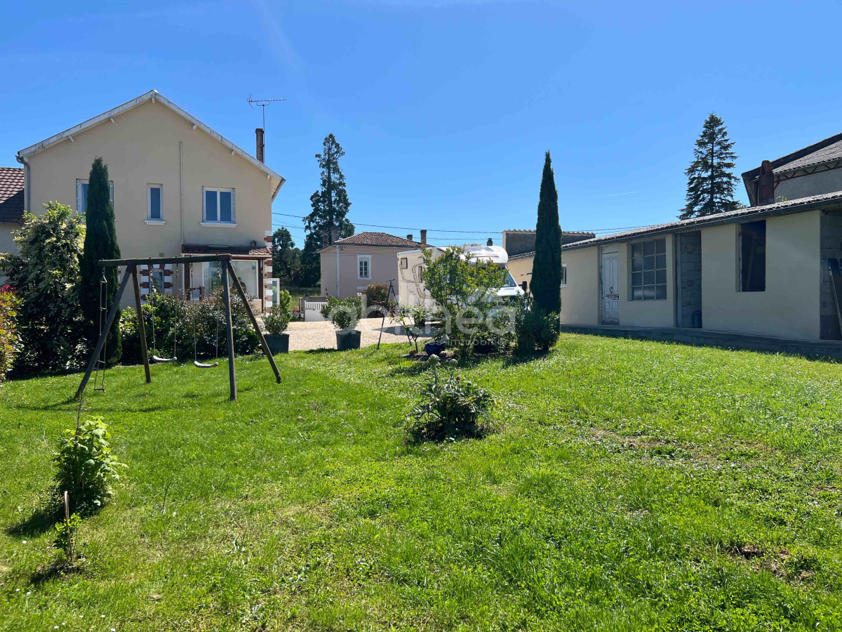 Maison 4 pièces 125 m² · à Terres-de-Haute-Charente · 125 m² · 160 390 €