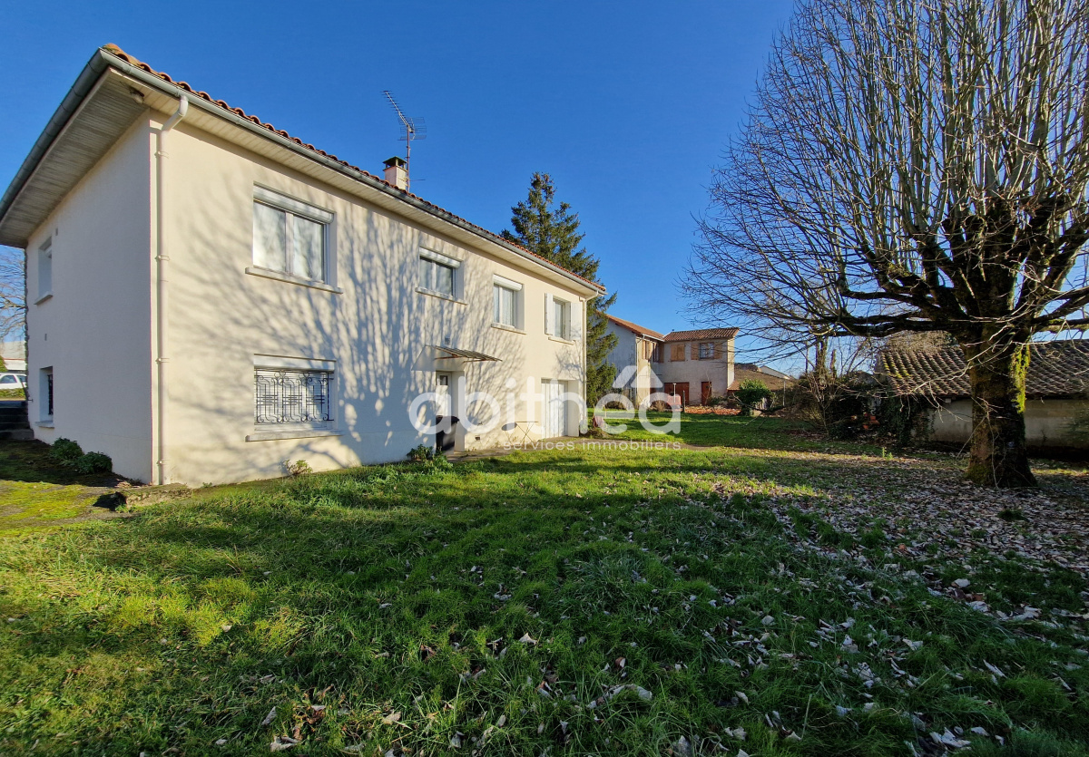Maison 6 pièces 90 m² · à Roumazières-Loubert · 90 m² · 97 500 €