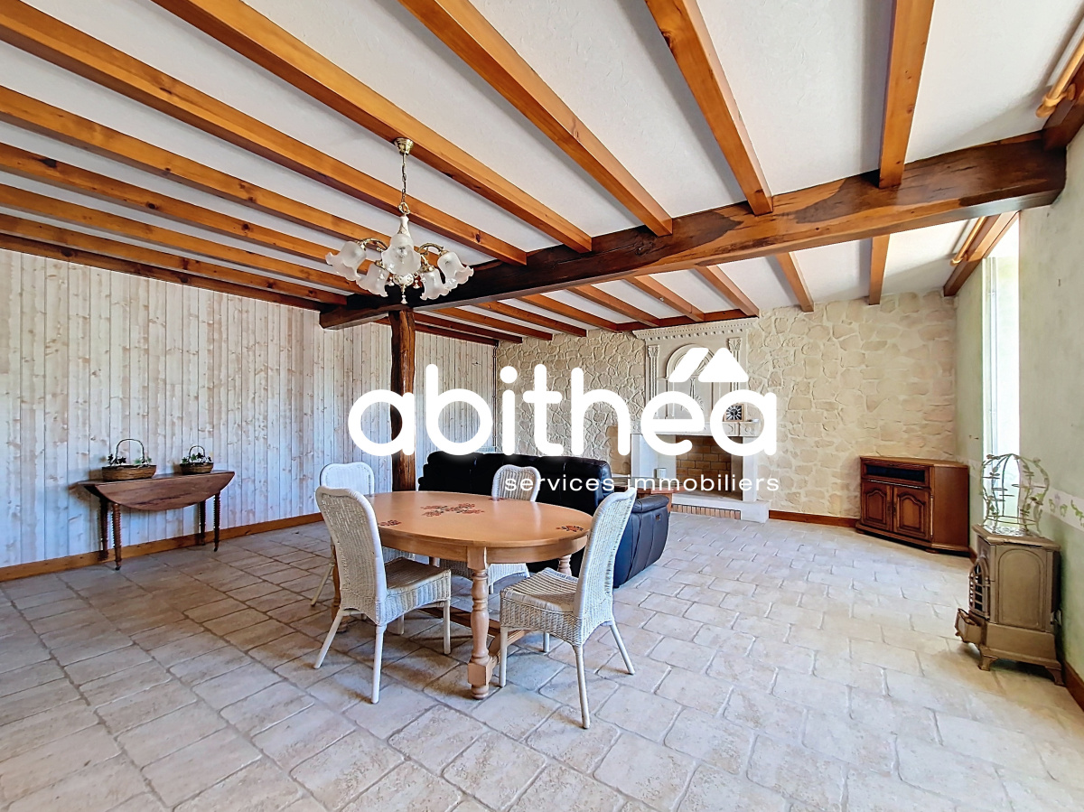 Maison 6 pièces 176 m² · à Jarnac-Champagne · 176 m² · 243 000 €