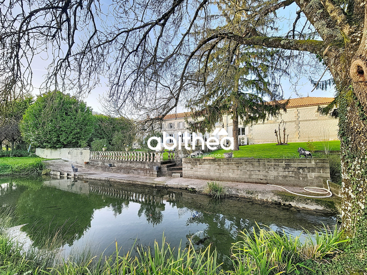 Maison 9 pièces 295 m² · à Mirambeau · 295 m² · 499 000 €