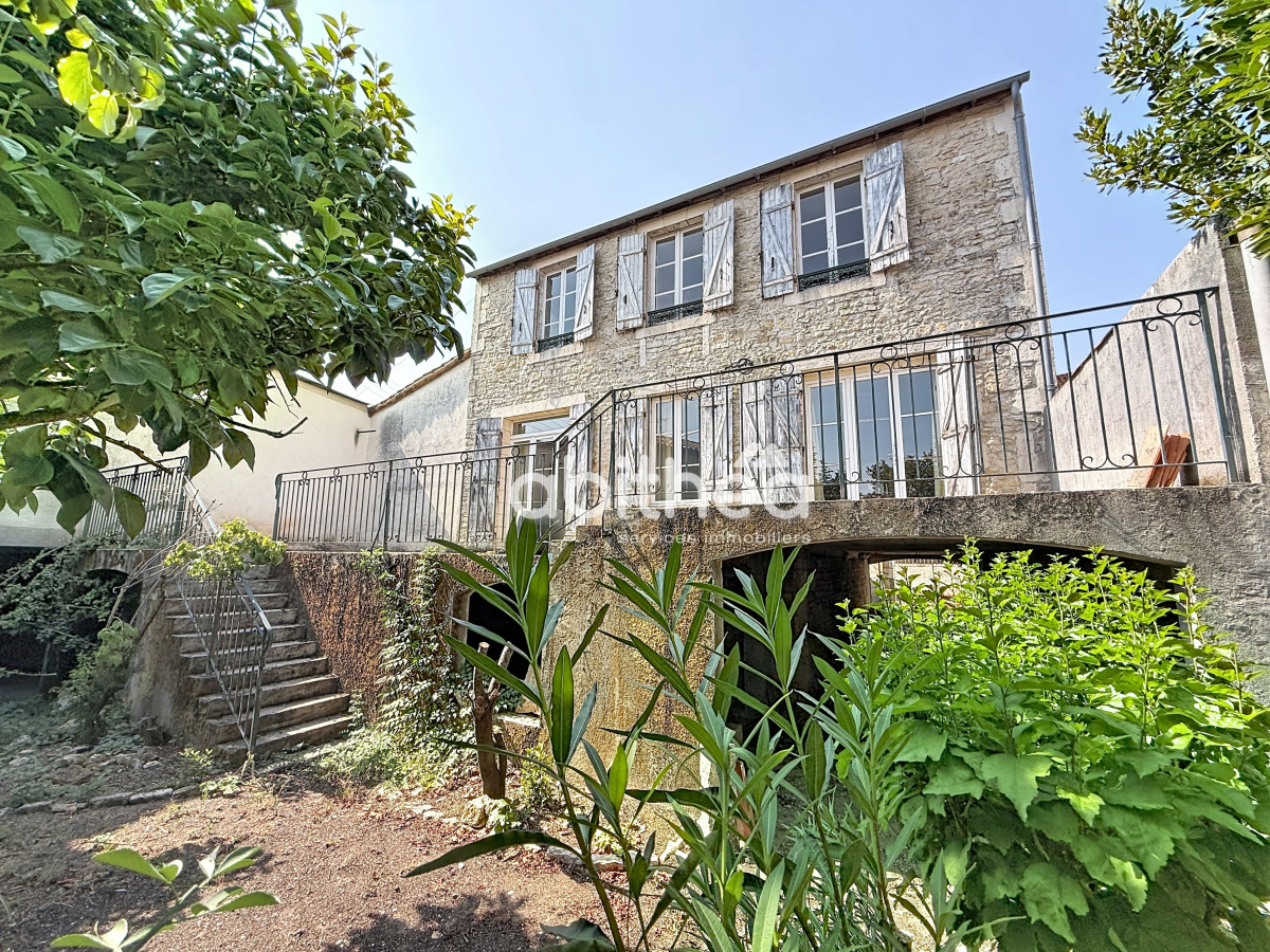 Maison 5 pièces 178 m² · à Ruffec · 178,5 m² · 217 300 €