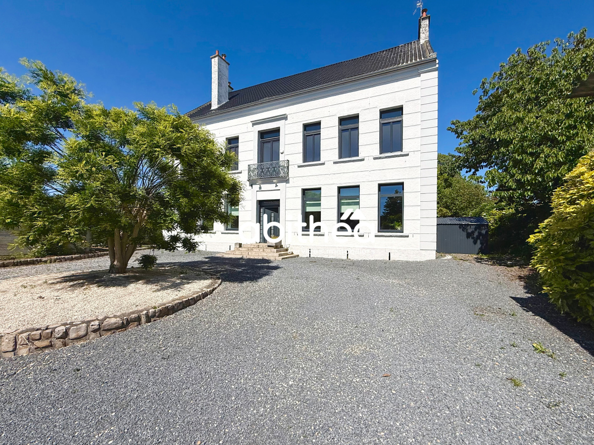 Maison 10 pièces 331 m² · à Douai · 331 m² · 657 000 €
