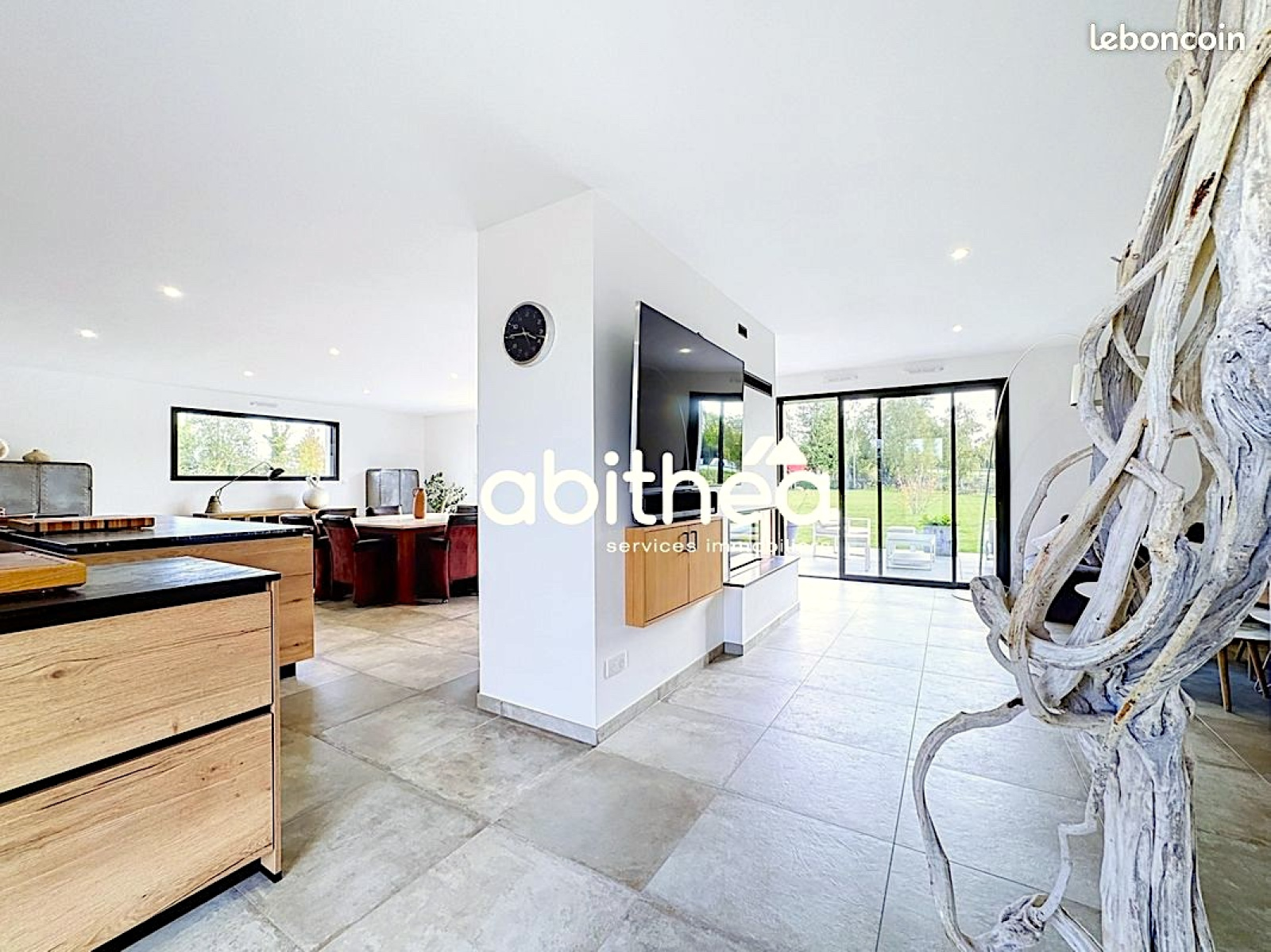 Maison 6 pièces 221 m² · à Hinges · 221 m² · 648 960 €