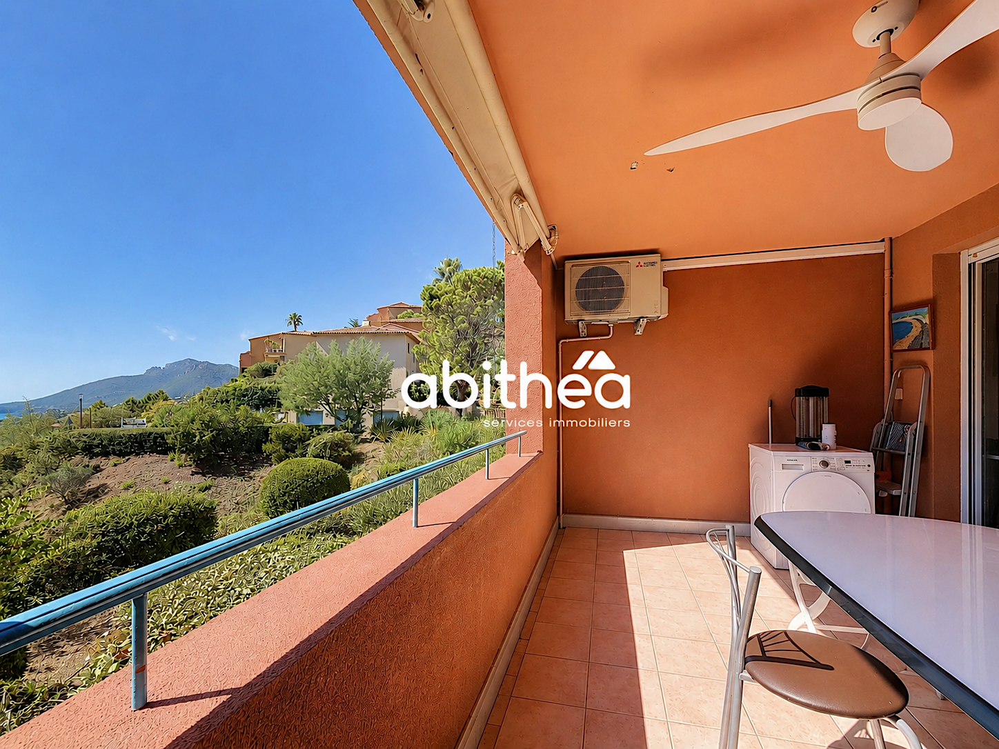 Appartement avec loggia et vue mer